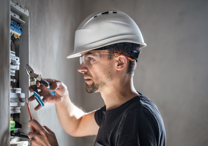 10 Reasons to Hire Professional Electricians for Home Repairs
